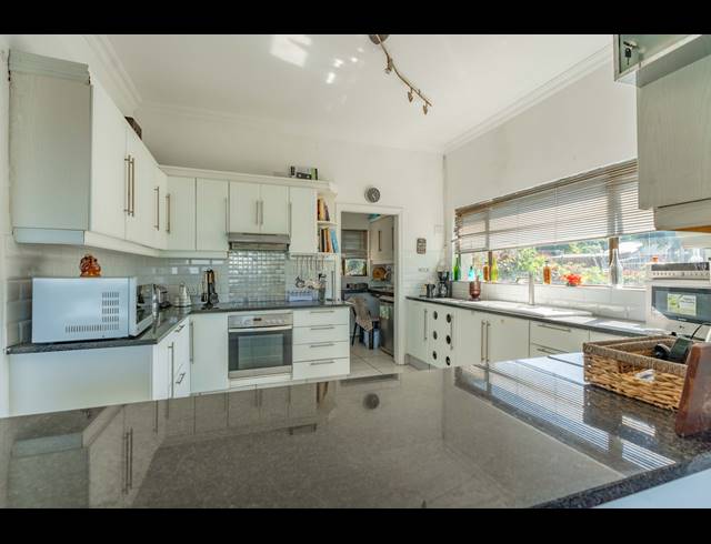 6 BEDROOM HOUSE FOR SALE IN GLENWOOD